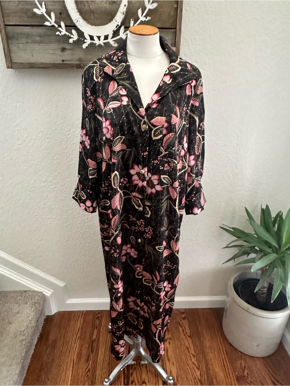 Tuckernuck Black Floral Button-Front Maxi Dress‎ with Pink Accents size M NWT